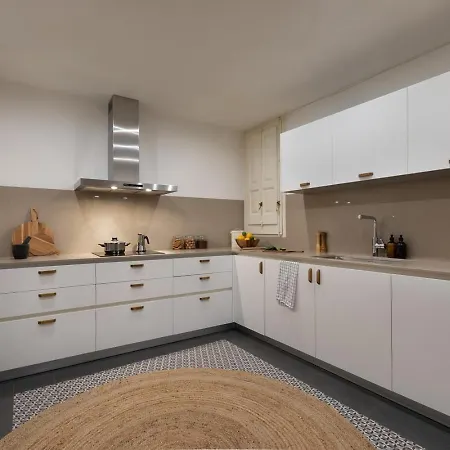 Tanah - 3 Bedrooms And Balcony In Eixample Dreta Barcelona