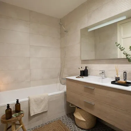 Apartment Tanah - 3 Bedrooms And Balcony In Eixample Dreta