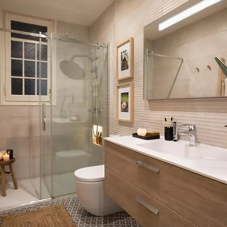 Tanah - 3 Bedrooms And Balcony In Eixample Dreta Barcelona